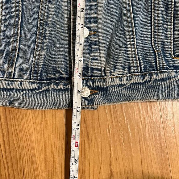 Vintage 90s Calvin Klein Women's Denim Jacket - Picture 4 of 7